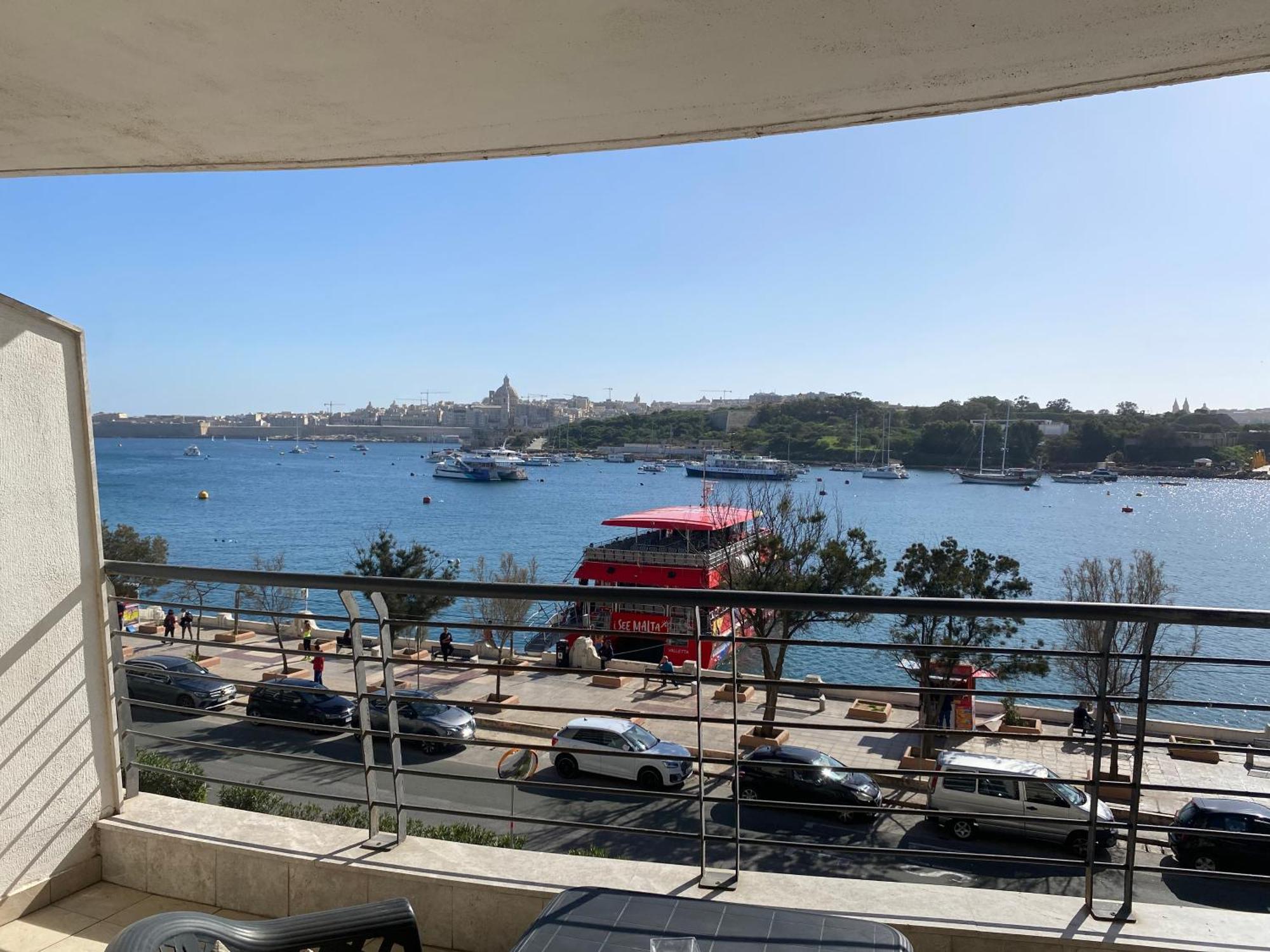 Seafront Harbour Haven - Steps To Ferry, Shops And Beaches Sliema Exterior photo