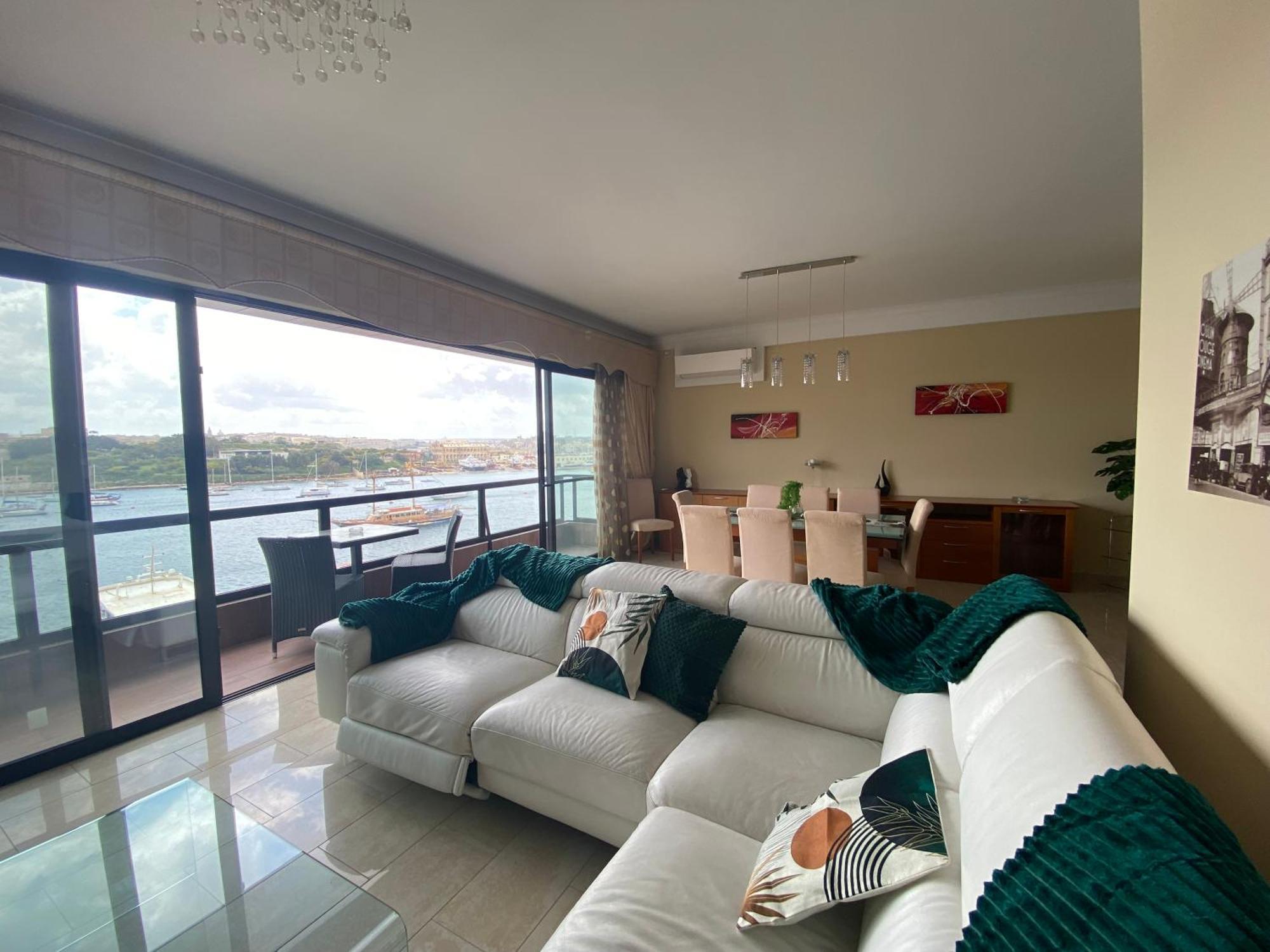 Seafront Harbour Haven - Steps To Ferry, Shops And Beaches Sliema Exterior photo